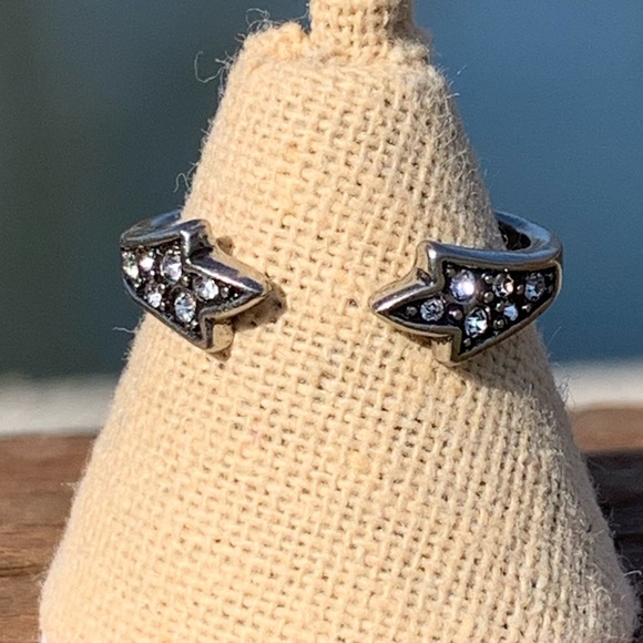 Chloe + Isabel Maven Adjustable Open Talon Ring - Picture 3 of 7